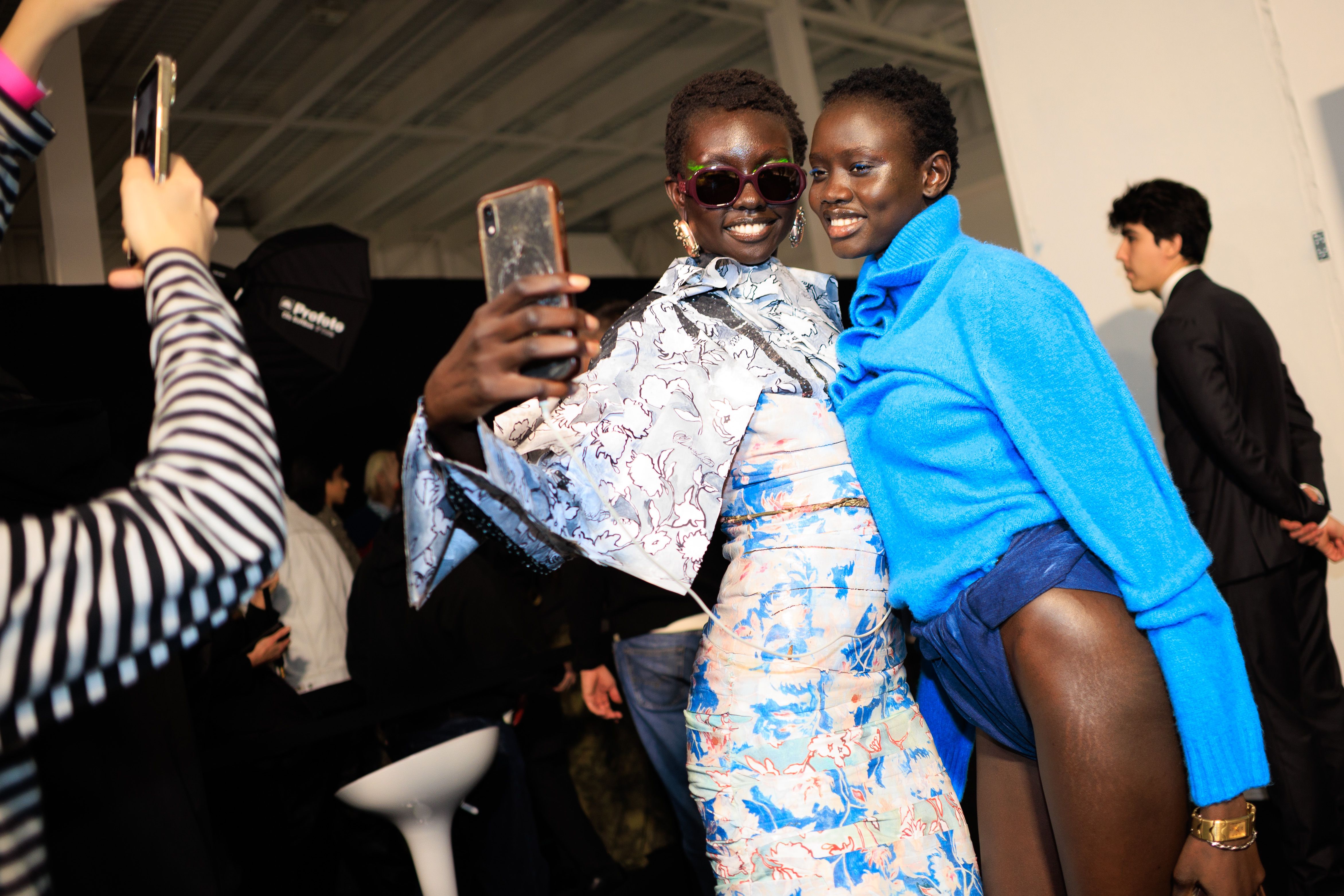 Lo mejor del backstage en Milán Otoño 2026: la mirada precisa de Acielle Tanbetova